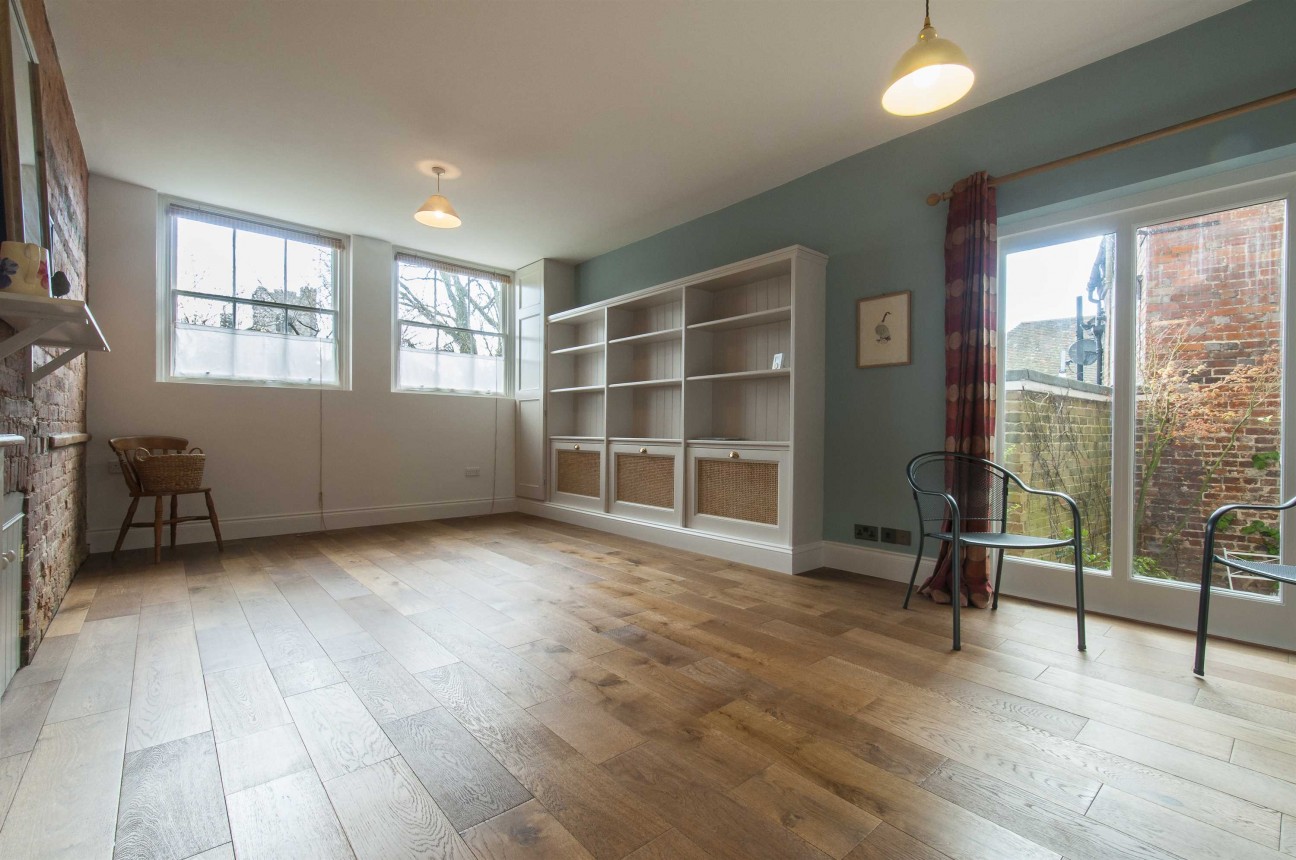 Elizabethan Court, High Street, Charing