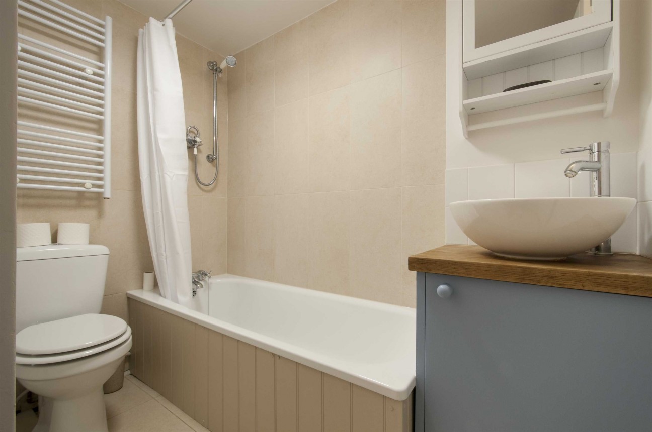 Elizabethan Court, High Street, Charing