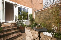 Elizabethan Court, High Street, Charing