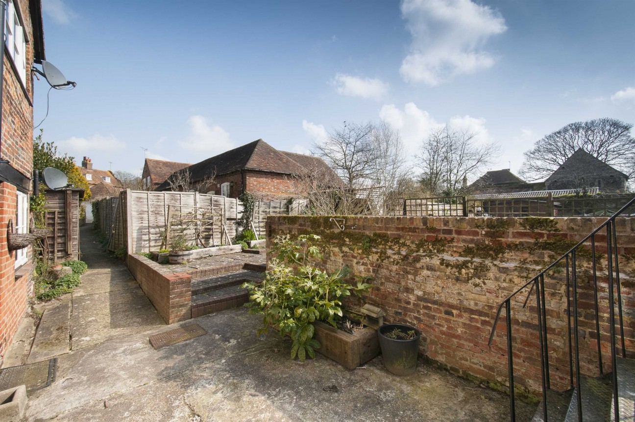 Elizabethan Court, High Street, Charing