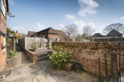 Elizabethan Court, High Street, Charing