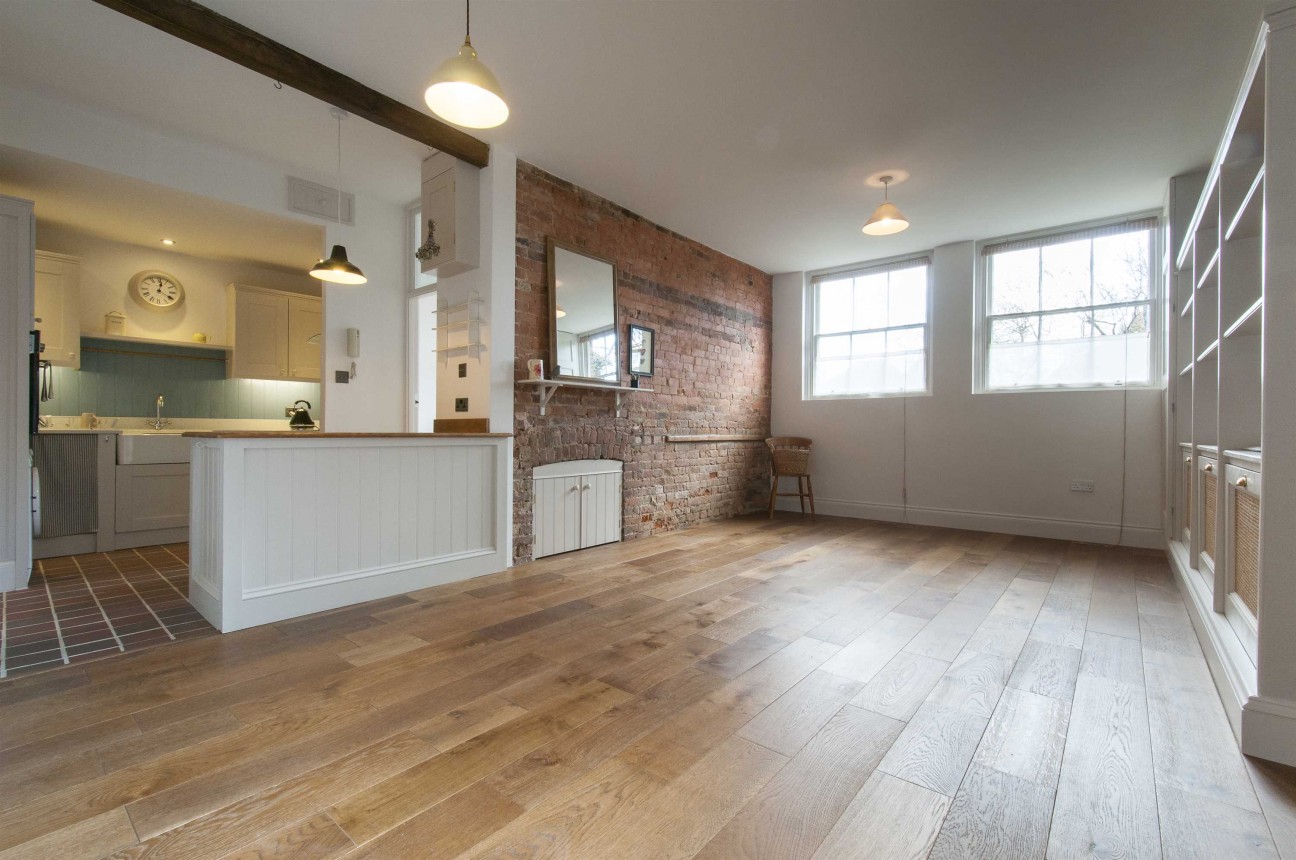 Elizabethan Court, High Street, Charing