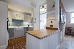 Elizabethan Court, High Street, Charing