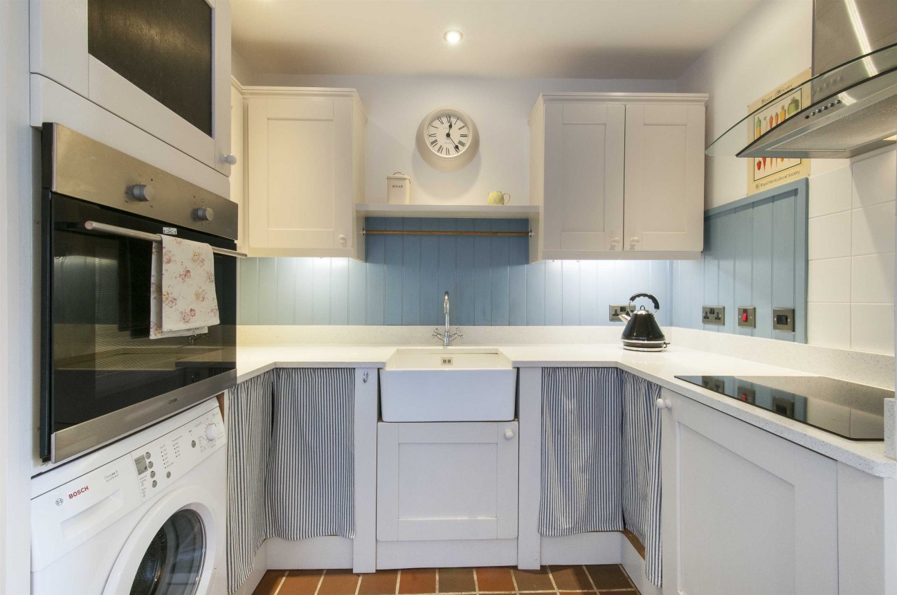 Elizabethan Court, High Street, Charing