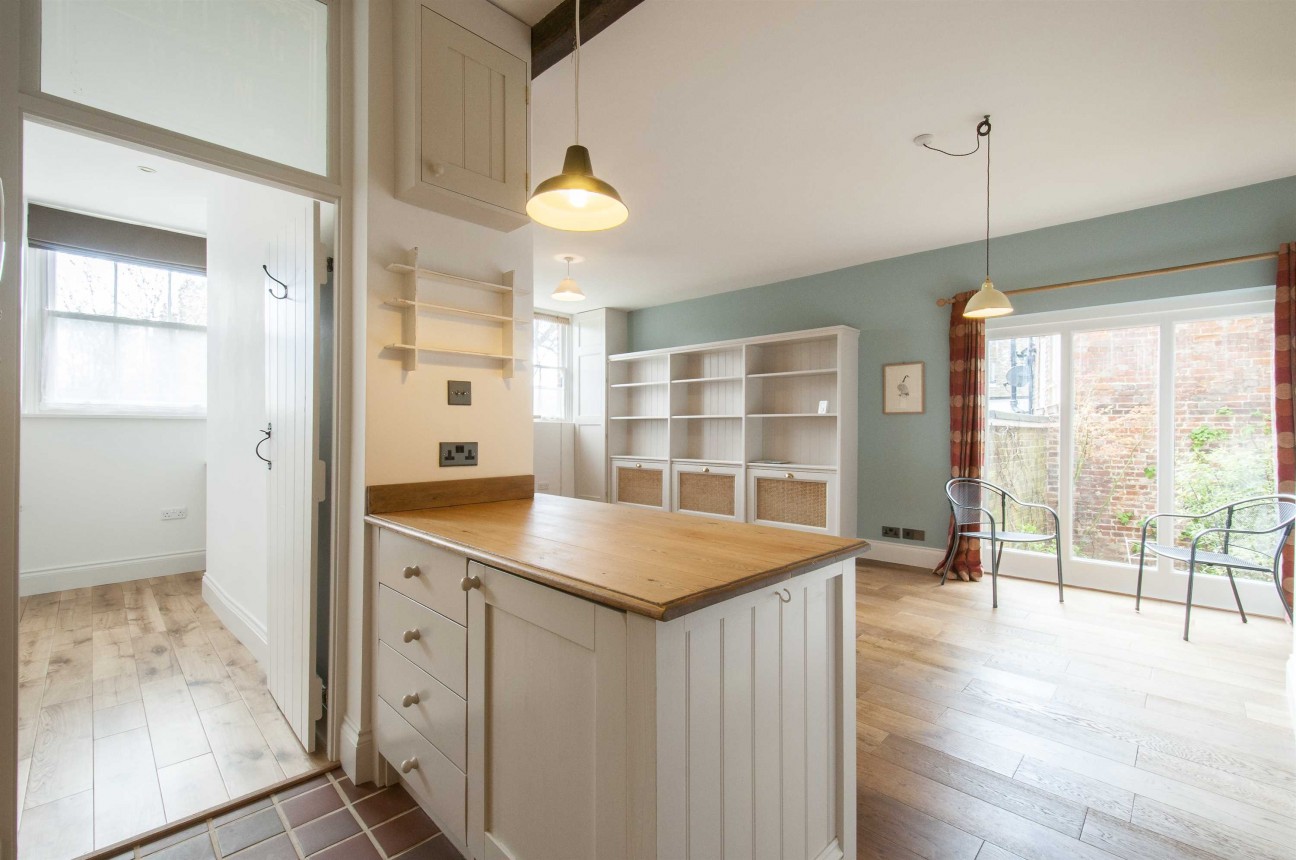 Elizabethan Court, High Street, Charing