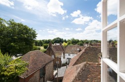 Elizabethan Court, High Street, Charing