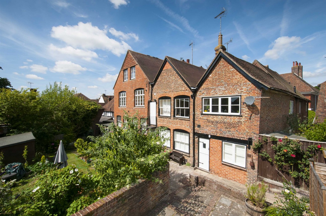 Elizabethan Court, High Street, Charing