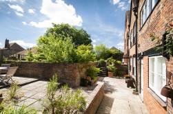 Elizabethan Court, High Street, Charing