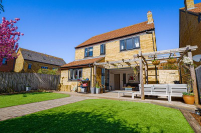 View full details for Gainsborough Close, Grange Farm, MK8