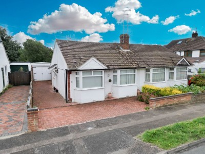 View full details for Linford Avenue, Newport Pagnell, MK16