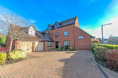 View full details for Redland Drive, Loughton, MK5