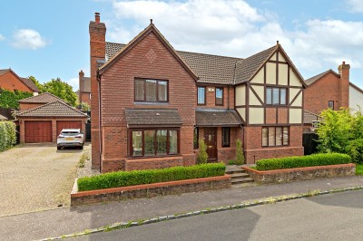 View full details for Duncan Grove, Shenley Church End, MK5