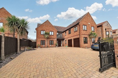 View full details for Ashford Crescent, Grange Farm, MK8