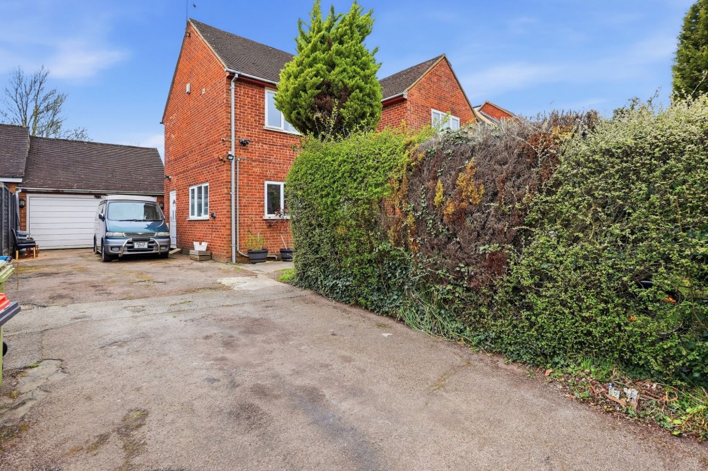 Image for London Road, Loughton, MK5