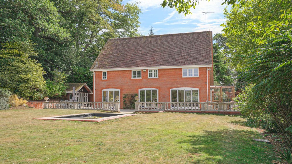 Image for Pinfold Pond, Woburn, MK17