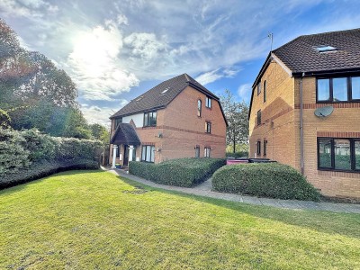 View full details for Eelbrook Avenue, Bradwell Common, MK13