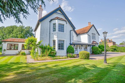 View full details for Puttenham, Tring, HP23