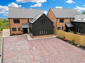 Benthill Farm, London Road, MK18