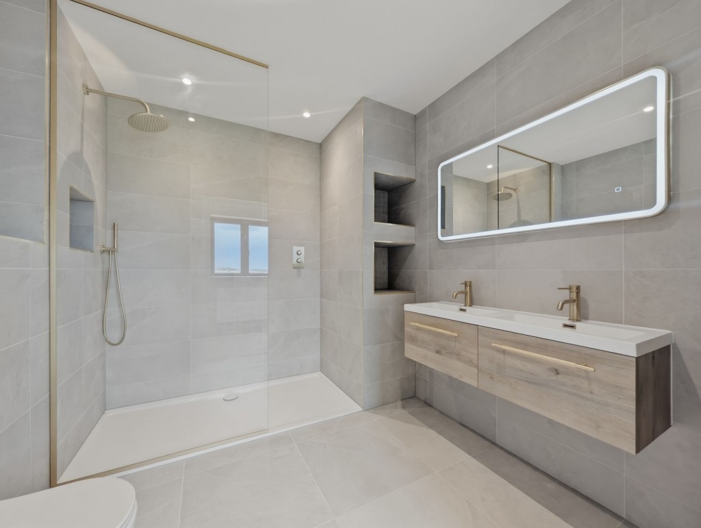 Image for Benthill Farm, London Road, MK18