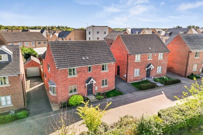 View full details for Kerry Hill, Oakridge Park, MK14
