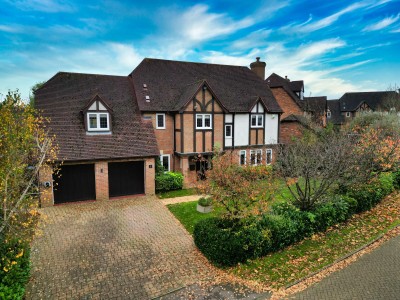 View full details for Willets Rise, Shenley Church End, MK5