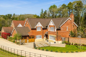 Earls Farm Way, Towcester, NN12
