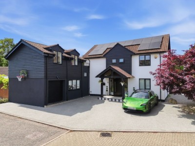 View full details for Milesmere, Two Mile Ash, MK8