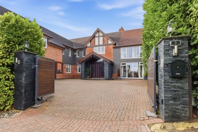 View full details for Toot Hill Close, Shenley Church End, MK5