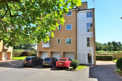 View full details for Calvie Croft, Hodge Lea, MK12