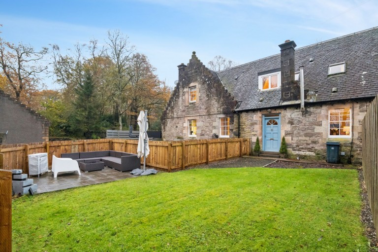 Auchendennan, Alexandria, G83