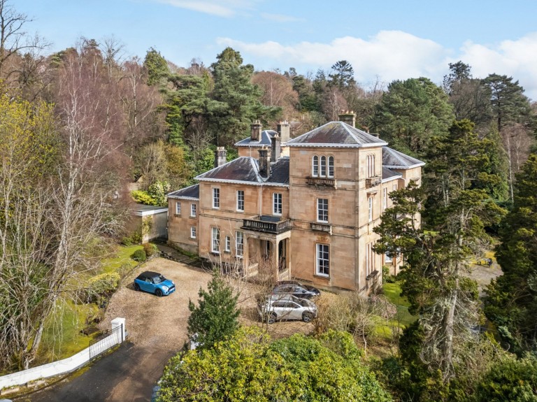 Laggary Park, Rhu, G84