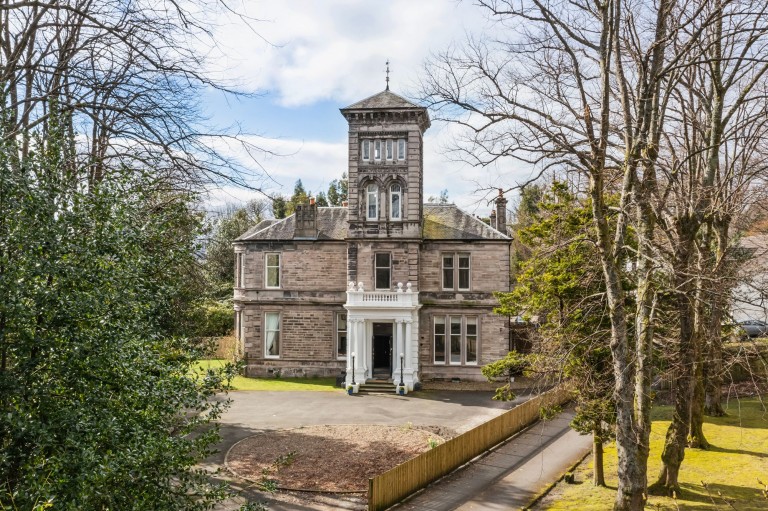 Clydeshore Road, Dumbarton, G82