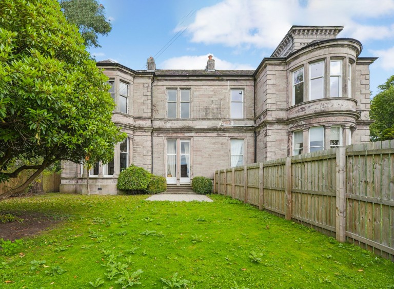 Clydeshore Road, Dumbarton, G82