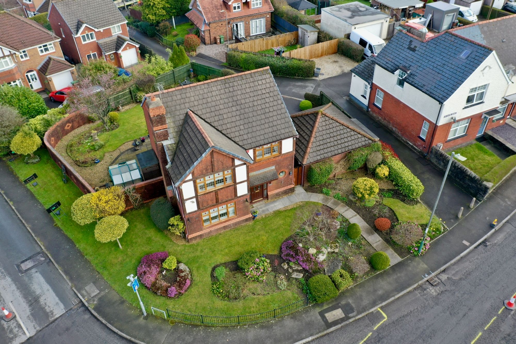 Tir-Berllan, Oakdale, NP12