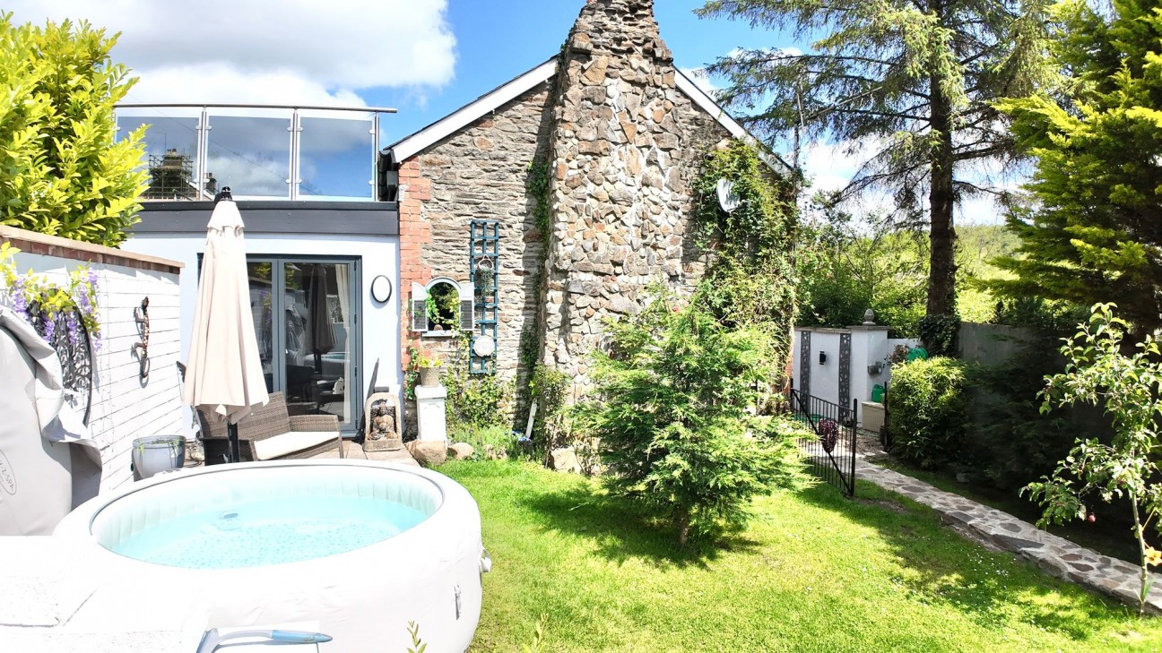 High Street, Argoed, NP12