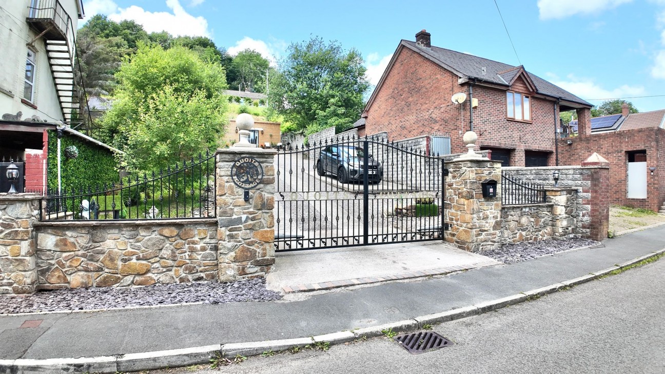 High Street, Argoed, NP12