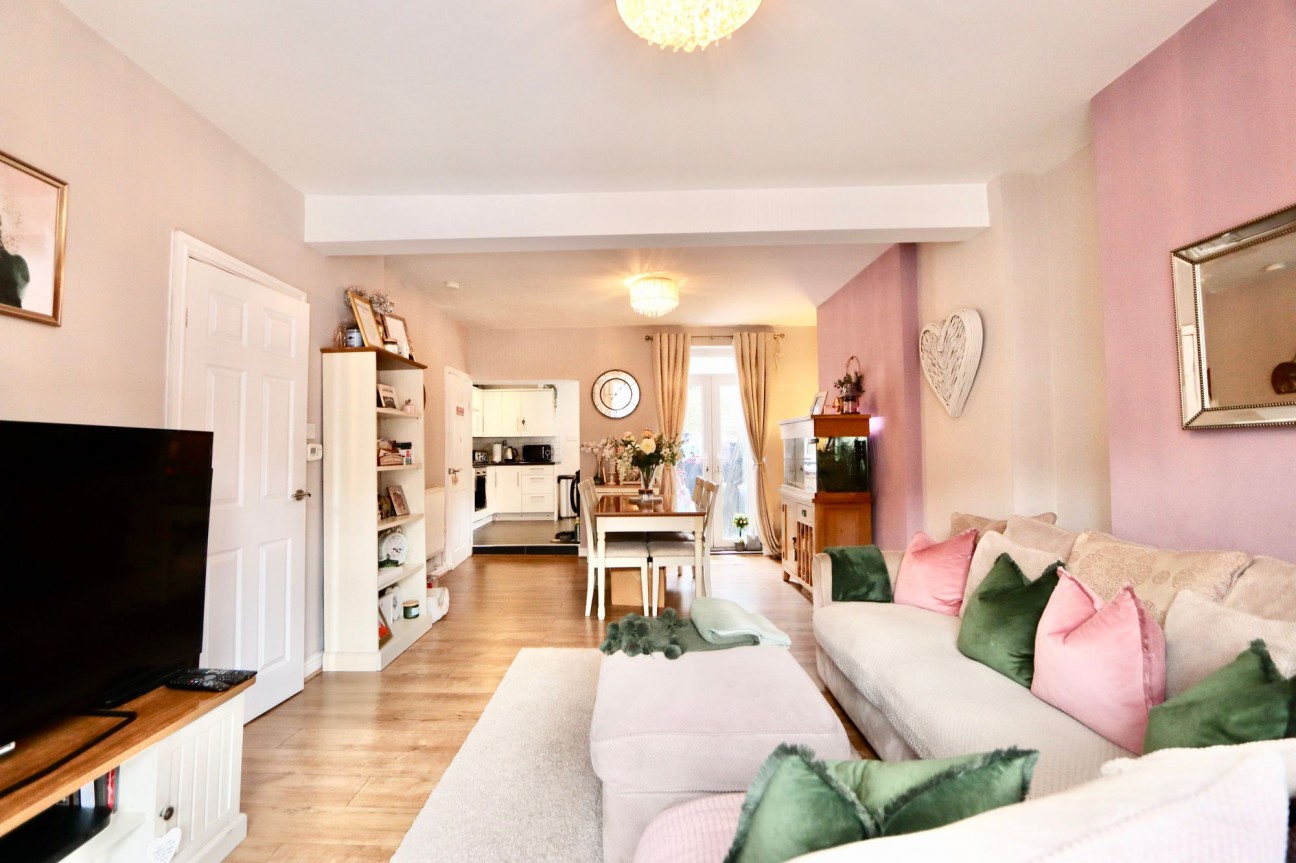 Lancaster Street, Six Bells, NP13