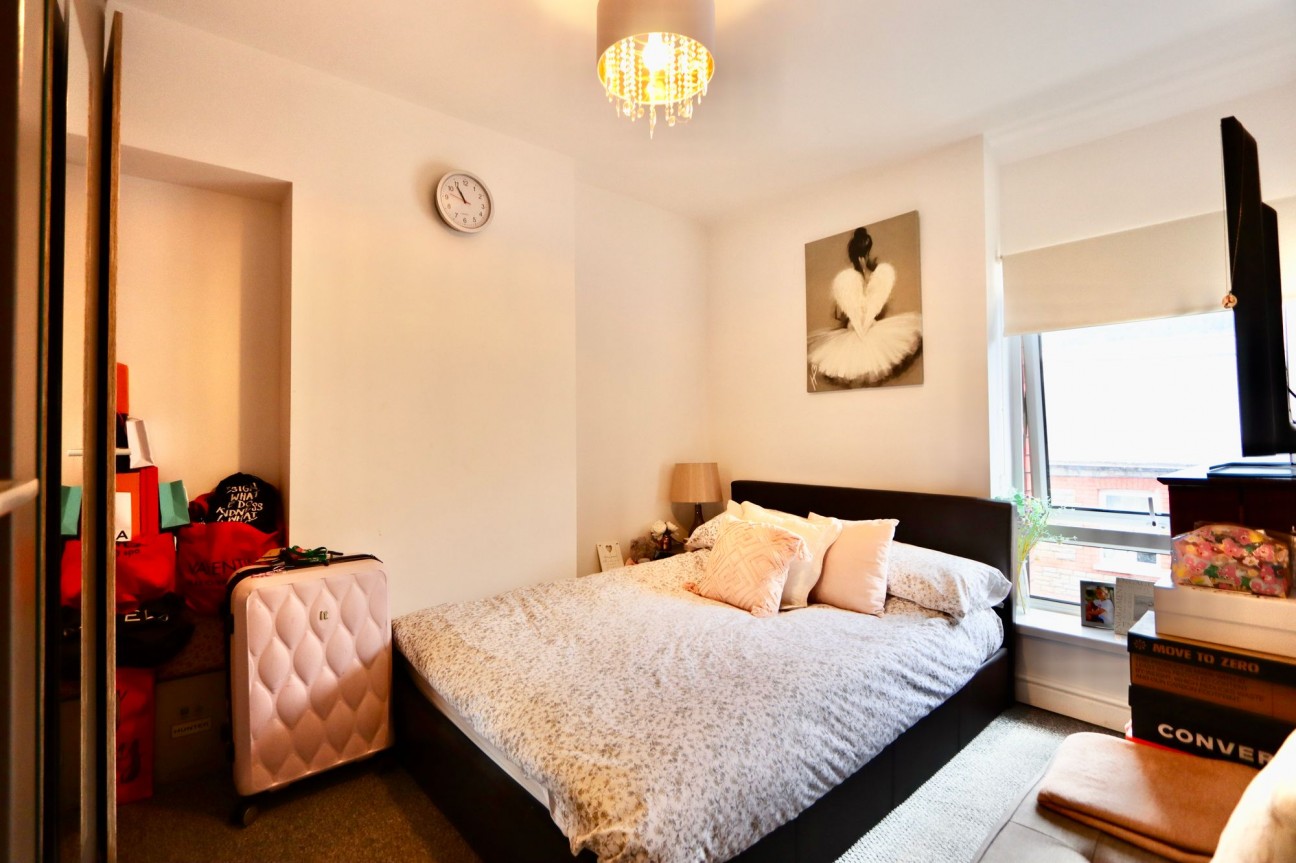 Lancaster Street, Six Bells, NP13