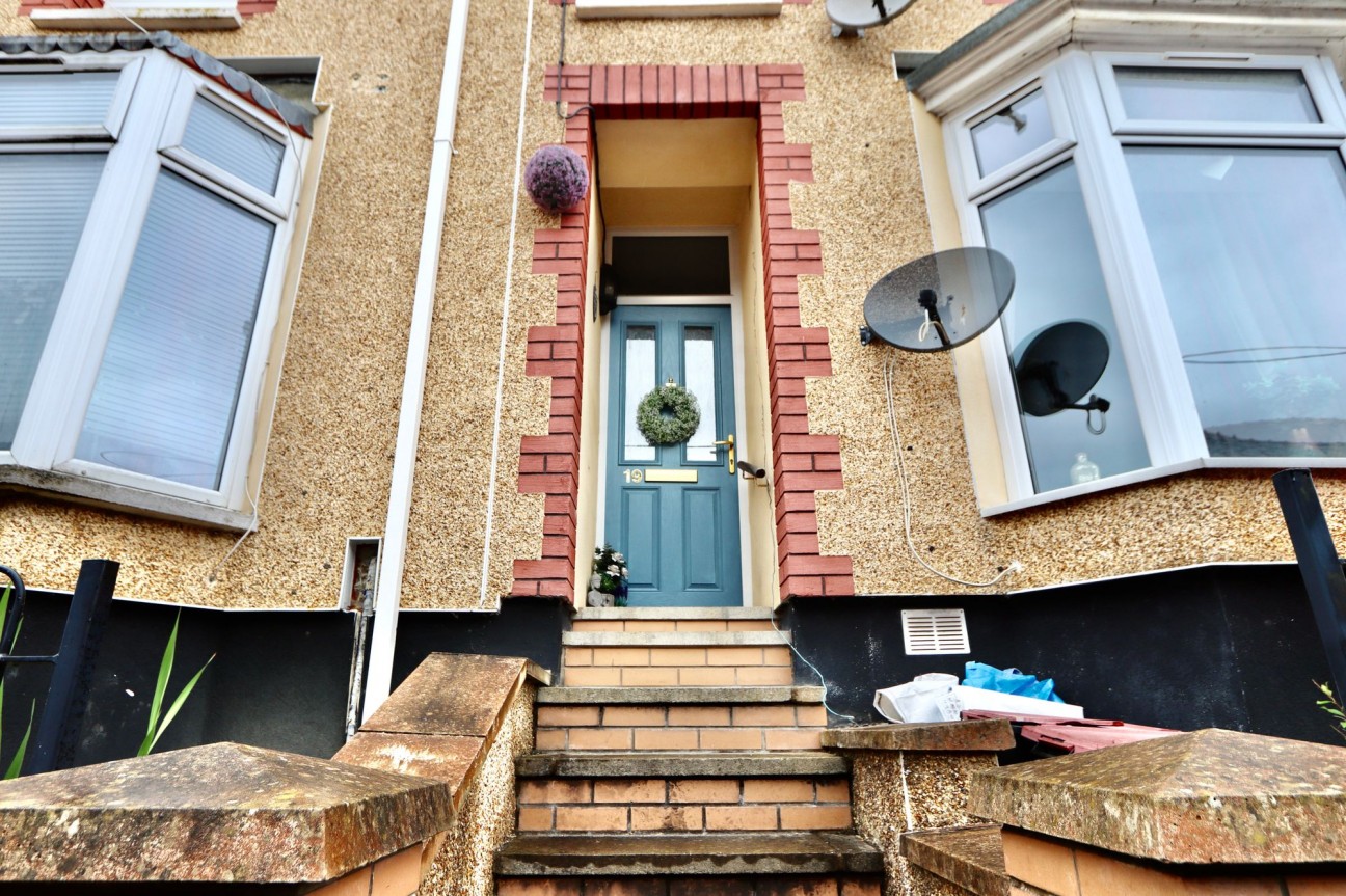 Lancaster Street, Six Bells, NP13