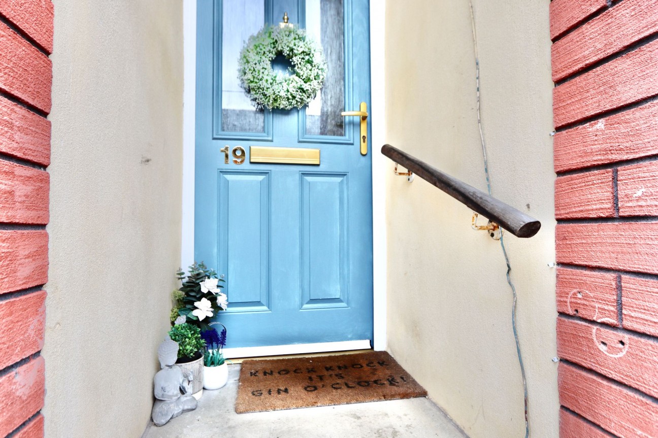 Lancaster Street, Six Bells, NP13