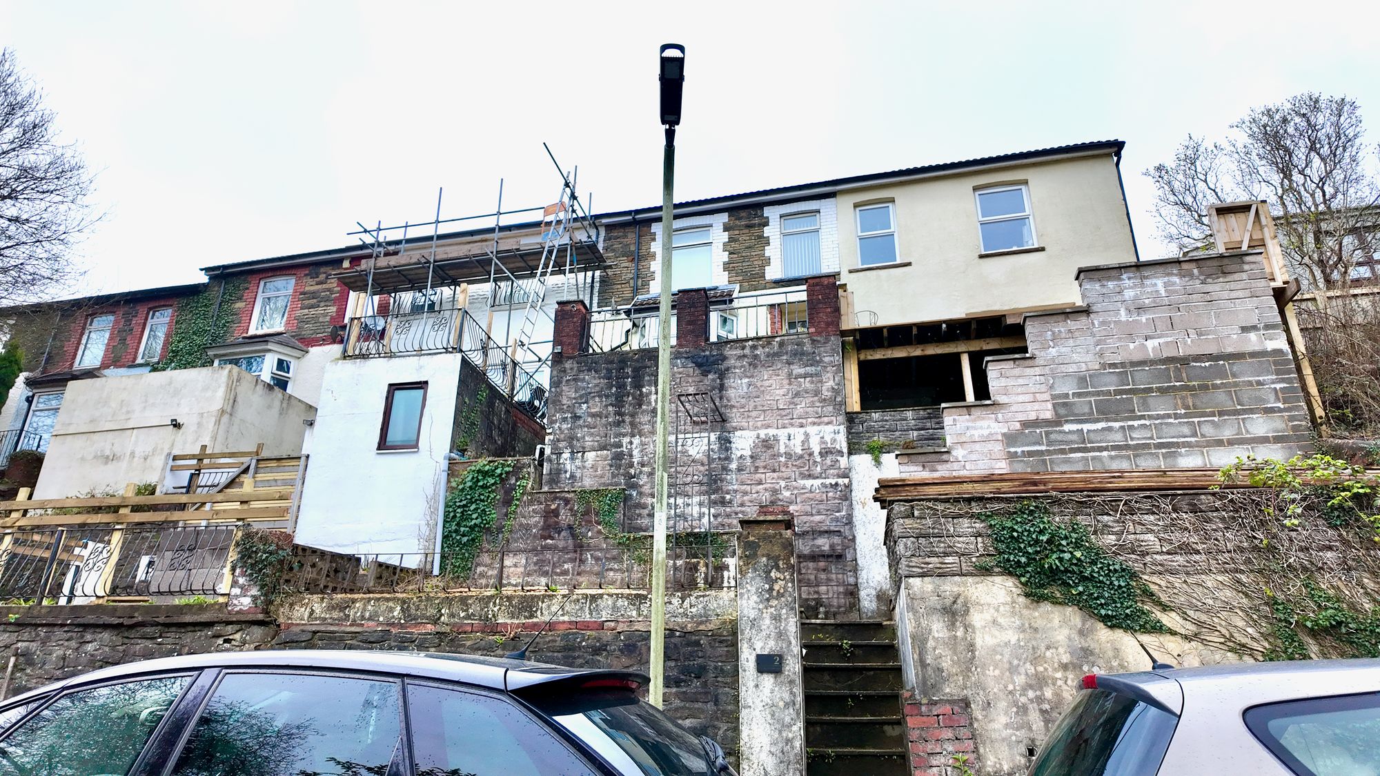 Raymond Terrace, Pontypridd, CF37