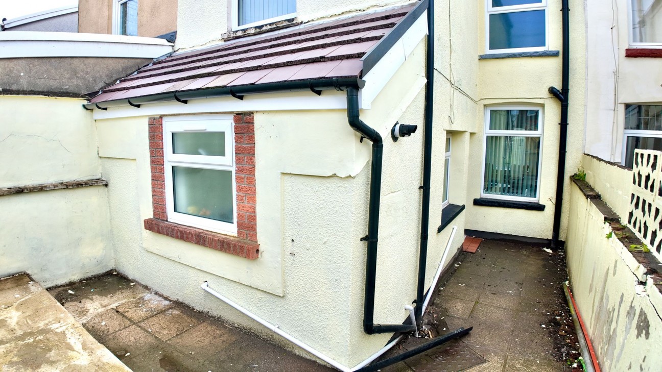 Raymond Terrace, Pontypridd, CF37