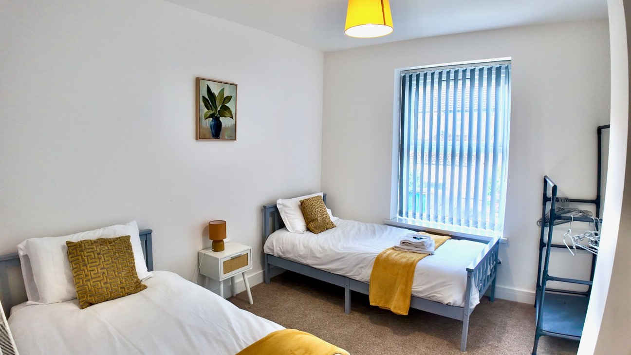 Raymond Terrace, Pontypridd, CF37