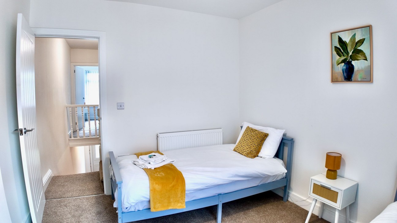 Raymond Terrace, Pontypridd, CF37