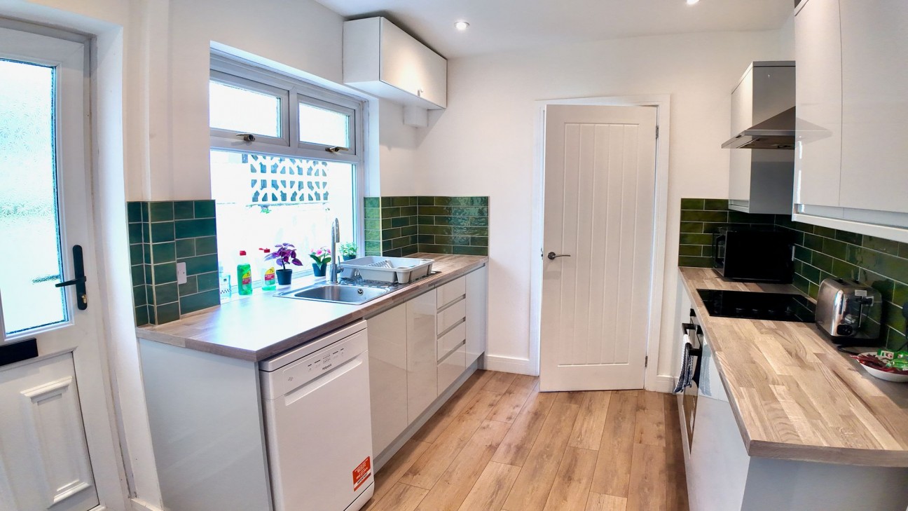 Raymond Terrace, Pontypridd, CF37