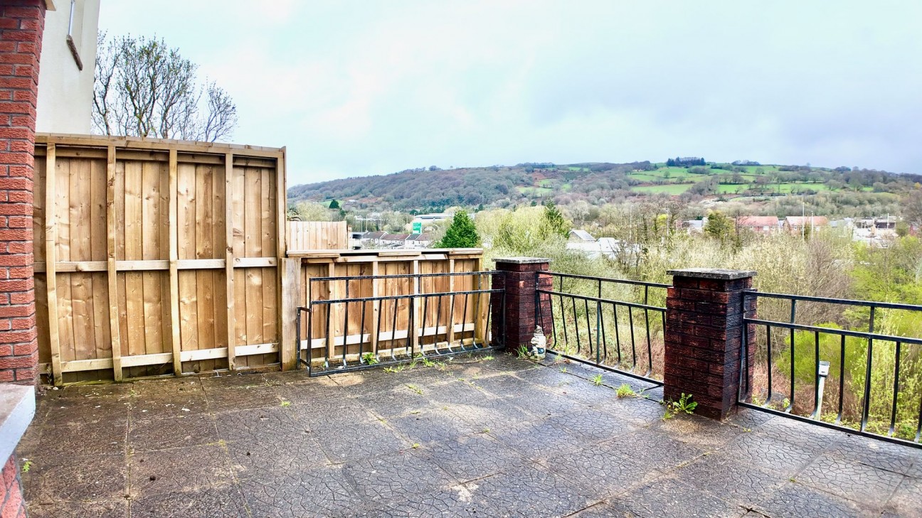 Raymond Terrace, Pontypridd, CF37