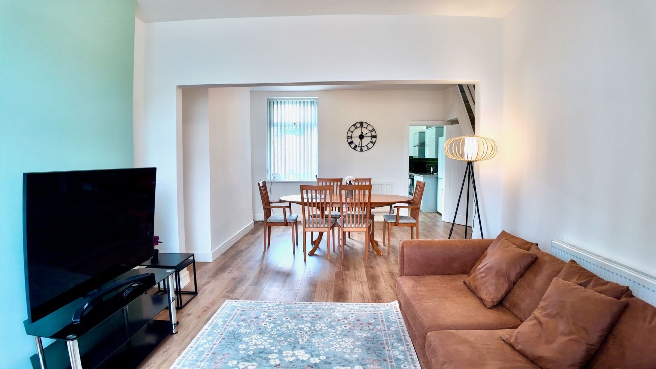 Raymond Terrace, Pontypridd, CF37