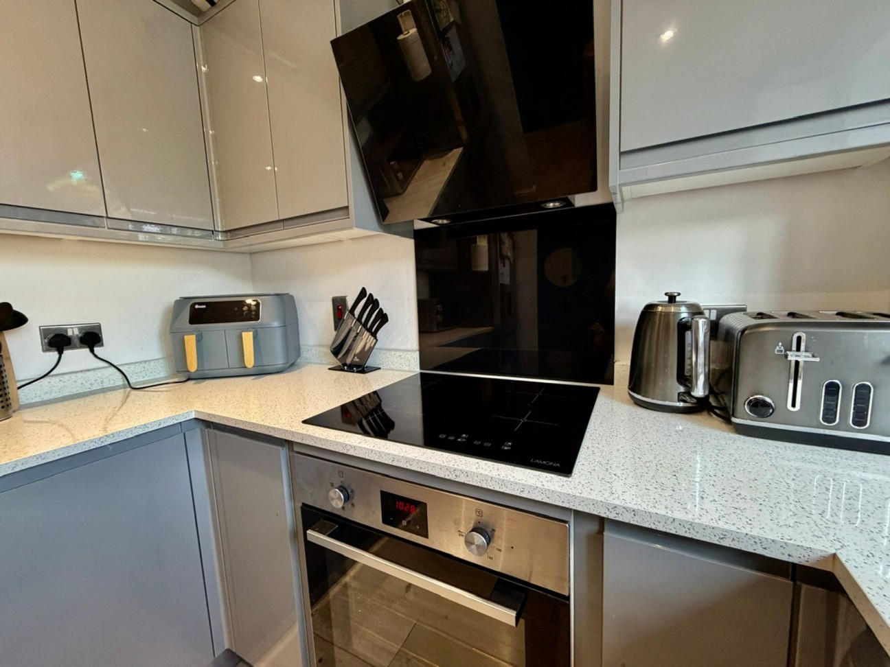 Clos Coed Duon, Blackwood, NP12