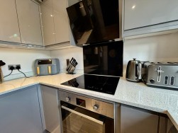 Clos Coed Duon, Blackwood, NP12