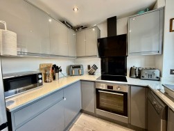 Clos Coed Duon, Blackwood, NP12